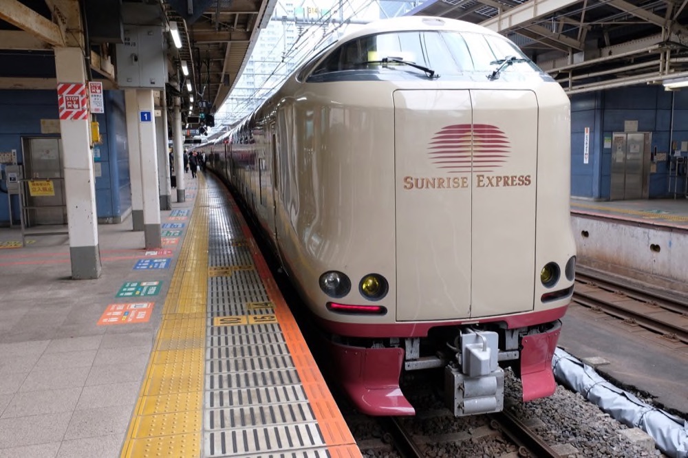 フルムーン夫婦グリーンパス サンライズ瀬戸・出雲 寝台列車に乗車